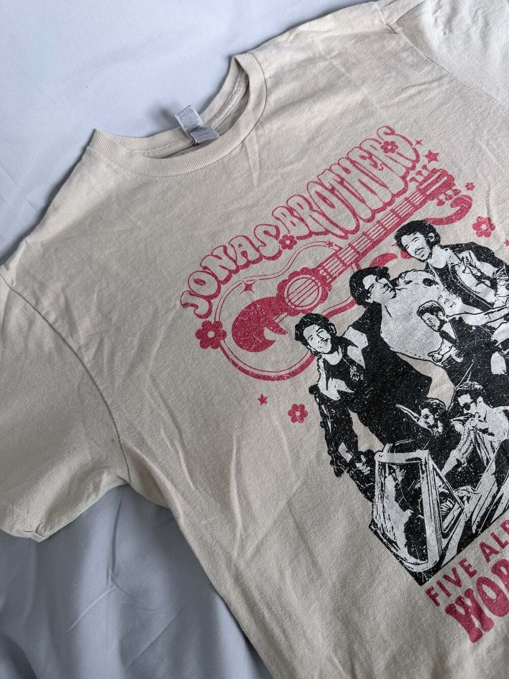 Jonas Brothers Five Albums One Night World Tour 2023 Band T-Shirt Beige Size M